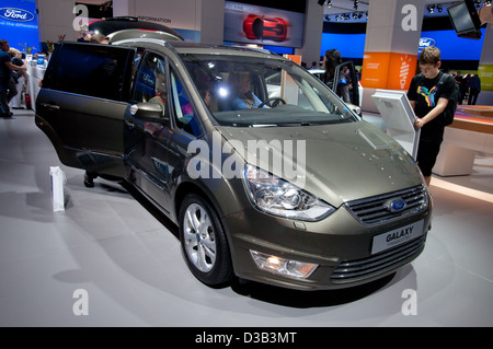 Ford Galaxy Titanium TDCI präsentiert auf der 64. internationalen Automobil Ausstellung (IAA) am 25. September 2011 in Frankfurt am Main Stockfoto