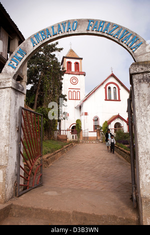 Madagaskar, Fianarantsoa, Oberstadt, Haute-Ville, evangelische Kirche über gateway Stockfoto