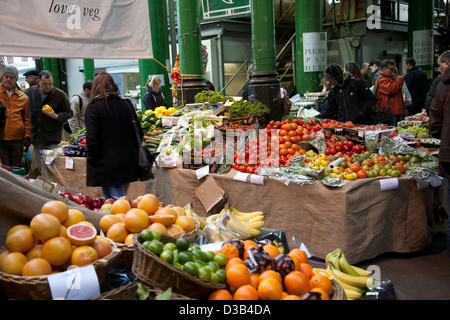 Obst und Gemüse Stall im Borough Market - London SE1 - Königreich Stockfoto