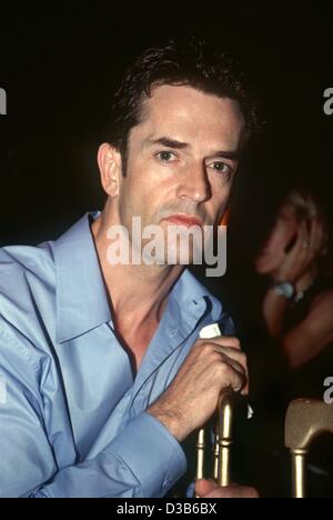 (Dpa) - britische Schauspieler Rupert Everett bei einer Fashion show in Paris, 7. Juli 2002. Stockfoto