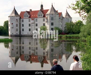 (Dpa-Dateien) - ein Blick auf das beeindruckende Schloss Glücksburg in Glücksburg, Norddeutschland, 5. Juni 1998. Die Burg war von 1582 bis 1587 von der jüngste Sohn des dänischen Königs Christian III gebaut. Stockfoto