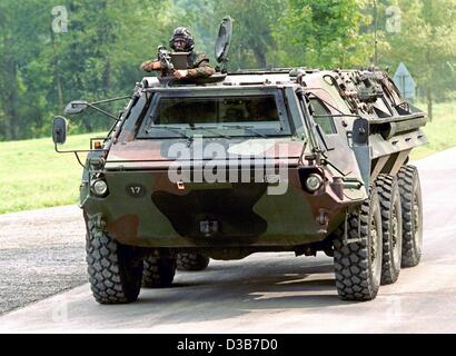 (Dpa) - eine undatierte Bundeswehr Handout zeigt eine APC (gepanzerte Mannschaftswagen) "Fuchs" (Fox) auf dem Truppenübungsplatz Hammelburg, Deutschland. Bundeskanzler Schroeder mischte sich peinlich in einer Verwechslung über eine israelische Forderung nach Unterstützung. Er erzählte einer Pressekonferenz, dass Deutschland consid Stockfoto