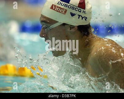 (Dpa) - Französisch Hugues Duboscq schwimmt, während die Männer Kurzbahn Europameisterschaften 100m Brustschwimmen in Riesa, Deutschland, 13. Dezember 2002. Er gewinnt zweiten Platz mit 59,18 Sekunden. Stockfoto
