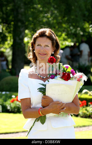 (Dpa) - lächelt Königin Silvia von Schweden während der Feierlichkeiten von Kronprinzessin Victoria von Schweden 28. Geburtstag Schloss Solliden in Borgholm, Schweden, 14. Juli 2005. (NIEDERLANDE) Stockfoto