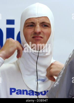 (Dpa) - deutsche Formel1-Fahrer Ralf Schumacher von Toyota ist während des Qualifyings auf dem Silverstone Circuit, UK, Samstag, 9. Juli 2005 abgebildet. Den britischen Grand Prix stattfinden am Sonntag, 10. Juli auf dem Silverstone Circuit... Schumacher fuhr 9. schnellste Zeit bei den qualifizierenden se Stockfoto