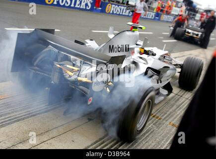 (Dpa) - das Bild zeigt spanischen Formel Eins Fahrer Pedro De La Rosa von McLaren Mercedes während des zweiten Trainings in Silverstone in England, 8. Juli 2005. Den britischen Grand Prix wird es am Sonntag, 10. Juli 2005 stattfinden. Räikkönen fuhr die 4. schnellste Zeit am zweiten practic Stockfoto