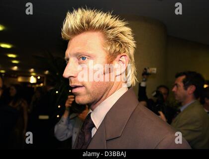(Dpa) - der ehemalige deutsche Tennisstar Boris Becker im Bild während der UNESCO Benefiz-Gala Kinder In Not in Neuss, Deutschland, 9. November 2002. UNESCO-Botschafterin Ohoven Gastgeber der Veranstaltung und Schirmherrin war ehemaliger Bundeskanzler Kohl. Nach Angaben der Zeitung "Bild am Sonntag" am 10. November, Becker zu besuchen Stockfoto