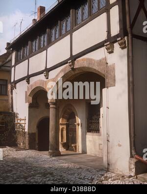 (Dpa-Dateien) - der Geburtsort des deutschen Reformators Martin Luther (1483-1546) in der Luther-Straße 16 in Eisleben, Deutschland, 1990. Dies zusammen mit vielen anderen Gedenkstätten Luthers Aktivitäten wurden hinzugefügt, um das UNESCO-Weltkulturerbe im Jahr 1996. Stockfoto