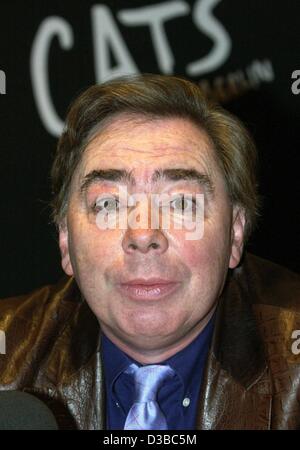 (Dpa) - britischer Komponist Andrew Lloyd Webber ("Evita") steht vor einem Plakat seiner musical "Cats" in Berlin, 30. Oktober 2002. Das Musical basiert auf dem T.S. Eliot Buch, 1981 in London uraufgeführt und ist seitdem eines der erfolgreichsten Musicals weltweit. Stockfoto