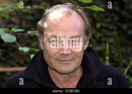 (Dpa-Dateien) - österreichische Schauspieler Klaus Maria Brandauer, in Stralsund, Deutschland, 29. August 2001 abgebildet. Klaus Maria Brandauer, als Klaus Steng am 22. Juni 1944 in Alt Aussee, Österreich, geboren, studierte Schauspiel in Stuttgart, Deutschland. Er begann als Schauspieler am Wiener Burgtheater und zu internationalem Ruhm kam Stockfoto