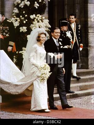 (Dpa-Dateien) - Königin Beatrix, dann Kronprinzessin Beatrix der Niederlande und Claus von Amsberg abgebildet nach ihrer Hochzeit in Amsterdam, 10. März 1966.  Am 6. Oktober 2002 starb Prinz Claus im Alter von 76 Jahren. Er starb in Amsterdams Universitätsklinikum der progressiven Wirkungen der Parkinson dis Stockfoto