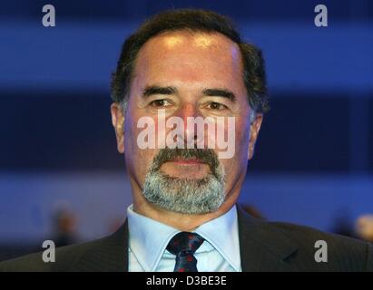 (Dpa) - Bernd Pischetsrieder, Vorsitzender des Vorstands des deutschen Automobilkonzerns Volkswagen (VW), abgebildet in Wolfsburg, 13. Januar 2003. Stockfoto