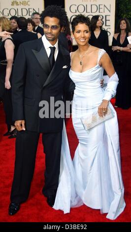 (Dpa) - Oscar Gewinner Halle Berry und ihr Ehemann Eric Benet kommen bei der 60. Golden Globe Awards in Beverly Hills, 19. Januar 2003. Stockfoto