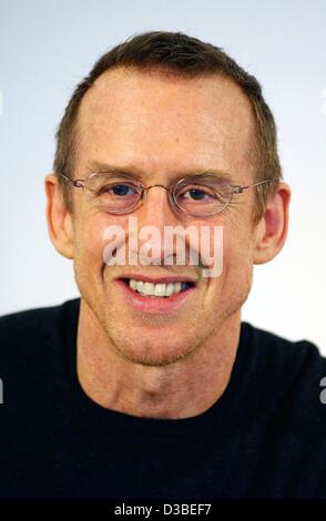 (Dpa) - US-amerikanischer Choreograph und Direktor des Ballett Frankfurt und das Avantgarde-Theater TAT (Theater am Turm) William Forsythe in Frankfurt Main, 15. Januar 2003. Forsythe ist eine international renommierte Choreograf, deren ästhetische Interesse befasst sich mit der Untersuchung und reflektieren Stockfoto