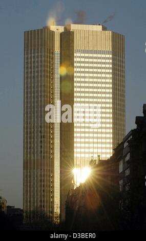 (Dpa) - das Gebäude der Europäischen Zentralbank (EZB) in Frankfurt am Main, 8. Januar 2003. Stockfoto