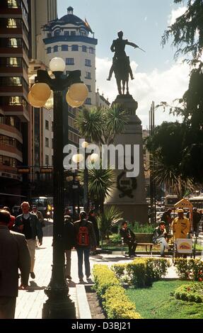 (Dpa-Dateien) - ein Blick auf das Museo del Prado, der belebten Haupteinkaufsstraße im Zentrum von La Paz, Bolivien, 2002. La Paz ist die größte Stadt in Bolivien und die politische Hauptstadt. Es ist der Sitz der Regierung und die politischen und wirtschaftlichen Mittelpunkt des Landes. Obwohl Bolivien reich Stockfoto