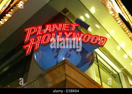 (Dpa) - Bild des Planet Hollywood unterzeichnen in New York, 15 Februar 2003. Das Restaurant befindet sich im Herzen des Times Square, nur wenige Gehminuten von mehr als 25 Broadway-Theatern. Stockfoto