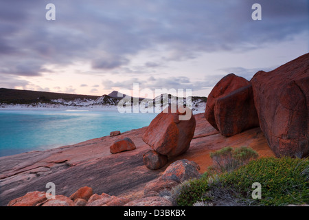 Distel-Bucht in der Abenddämmerung. Cape Le Grand Nationalpark, Esperance, Western Australia, Australien Stockfoto