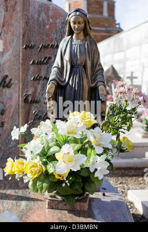 Grabstein im Friedhof in Venedig Italien Stockfoto