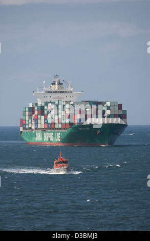 Containerschiff mit Hilfe der Port Botany Pilot Port Botany Sydney Australia Stockfoto