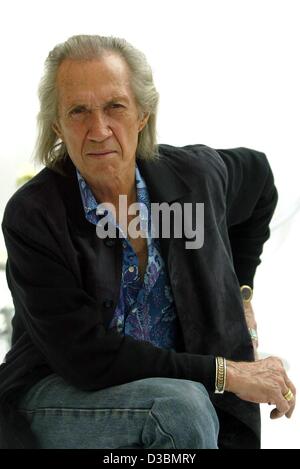 (Dpa) - US-Schauspieler David Carradine während der 56. internationalen Filmfestival in Cannes, Frankreich, 22. Mai 2003 stellt. Stockfoto