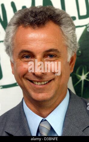 (Dpa) - Juergen Marbach, Vorsitzender der Düsseldorfer Fluggesellschaft LTU, abgebildet in Düsseldorf, 23. April 2003. Stockfoto