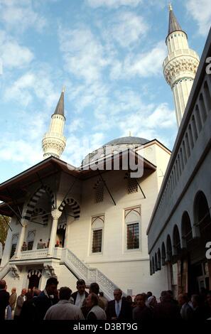 (Dpa) - die Hauptstruktur der neuen Sehitlik Moschee ist abgeschlossen, im Bezirk Neukölln, Berlin, 4. September 2003. Die Moschee soll im Oktober 2003 eröffnet. Stockfoto