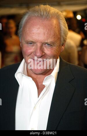 (Dpa) - britische Schauspieler Anthony Hopkins zur Premiere seines neuen Films "The Human Stain" an der Toronto Filmfestival in Toronto, Kanada, 6. September 2003 kommt. Stockfoto