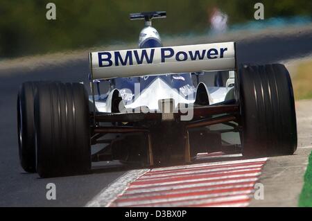 (Dpa) - track kolumbianische Formel 1 pilot Montoya (BMW-Williams) Rennen während des freien Trainings auf dem Hungaroring in Budapest, Ungarn, 22. August 2003. Die 13. Runde der Weltmeisterschaft, dem Grand Prix von Ungarn, statt findet am 24. August. Stockfoto