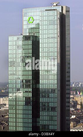 (Dpa) - ein Blick auf den neuen Gallileo Tower der Dresdner Bank in Frankfurt am Main, 20. August 2003. Stockfoto