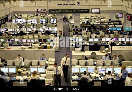 (Dpa) - ein Blick auf den Handel mit Stock bei der Deutschen Bank in Frankfurt am Main, 20. August 2003. Stockfoto