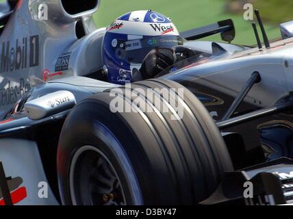 (Dpa) - schottischen Formel 1 pilot David Coulthard (McLaren-Mercedes) steuert seinen Boliden durch eine Kurve während des freien Trainings auf dem Hockenheimring Rennstrecke in Hockenheim, Deutschland, 1. August 2003. Er endet mit der Bestzeit. Die 12. Auflage von der World Championships, den Grand Prix von Deutschland,