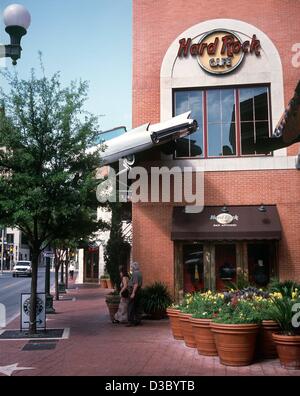 (Dpa-Dateien) - ein Blick auf das Hard Rock Cafe in der Riverwalk Gegend von San Antonio/Texas, USA, 2002. Die Idee von Isaac Tigrett und Peter Morton, eröffnet das erste Hard Rock Cafe in London, England, am 14. Juni 1971. Gewinnung von Kunden mit erstklassigen aber preiswerten lässig Amerika Stockfoto