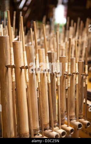 Anklung, traditionelle Musikinstrument aus Indonesien, handgefertigt aus Bambus Stockfoto