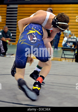 GAINESVILLE, GA, USA - 9. Februar: Andy Leggett und einen unbekannten Gegner in der 11.-14. Division von einem Wrestling-Turnier. Stockfoto