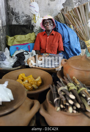 GEWÜRZ UND HANDWERK VERKÄUFER, CASTRIES, ST. LUCIA Stockfoto