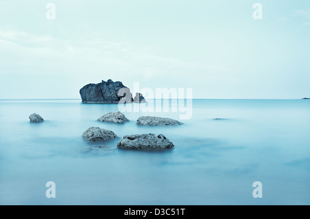 Inseln in Aiguas Blancas Strand. Ibiza, Baleairc Inseln, Spanien Stockfoto