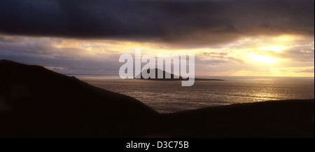 Bardsey Island (Ynys Enlli) Winter Sonnenuntergang vom in der Nähe von Braich y Pwll nahe Aberdaron Cardigan Halbinsel Gwynedd North Wales UK Stockfoto