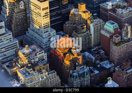 Blick hinunter auf Mid Town Manhattan vom Empire State Building, New York City Stockfoto