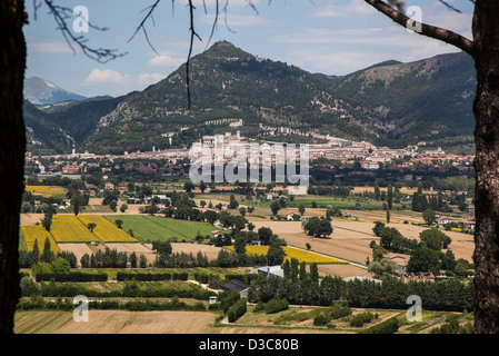 Panoramablick auf Gubbio, Umbrien, Italien Stockfoto