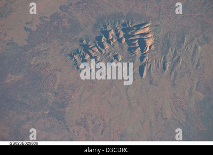 Die Internationale Raumstation der NASA hat eine Luftaufnahme von Kata Tjuta in Australien aufgenommen und die geologischen Formationen, Landschaftsmerkmale und den ökologischen Kontext dieses Wahrzeichens im Northern Territory hervorgehoben. Stockfoto
