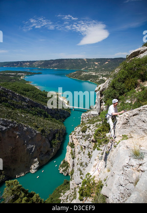 Sawsjatyj mit Blick auf den Lac De Sainte Croix In Hintergrund, Canyon Du Verdon, Provence, Frankreich, Europa Stockfoto