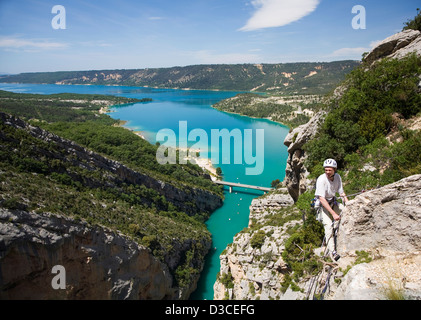 Sawsjatyj mit Blick auf den Lac De Sainte Croix In Hintergrund, Canyon Du Verdon, Provence, Frankreich, Europa Stockfoto