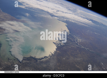 Rauchen Plume, Kaspisches Meer, Kasachstan (NASA, internationale Raumstation Wissenschaft, 11.09.10) Stockfoto