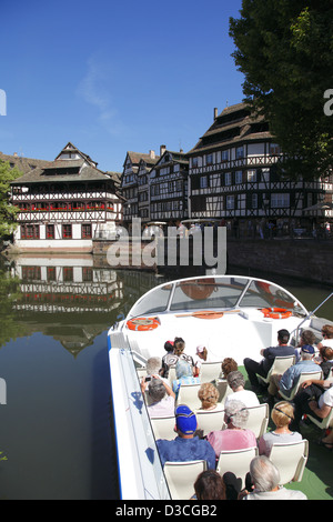 Frankreich, Elsass, Bas-Rhin, Straßburg, La Petite France, Place Benjamin Zix, Restaurant Maison Des Tanneurs, Boot Tour Stockfoto