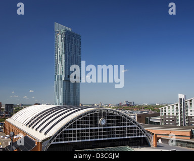 Blick auf Beetham Tower mit Manchester zentrale Convention Centre im Vordergrund, Manchester, Uk, Europa Stockfoto