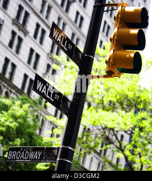 Straßenschilder auf Ampeln, New York, Usa Stockfoto