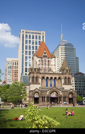 Copley Square mit Dreifaltigkeitskirche im Hintergrund, Boston, Massachusetts, Usa Stockfoto