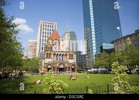 Copley Square mit Trinity Church und John Hancock Tower im Hintergrund, Boston, Massachusetts, Usa Stockfoto