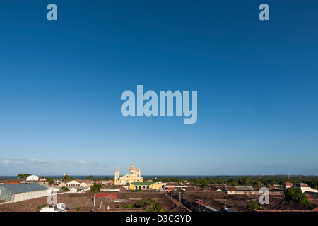 Einen weiten Blick über die Stadt von Granada aus la Mercad Kirche von der Kathedrale von Granada in Nicaragua. Stockfoto